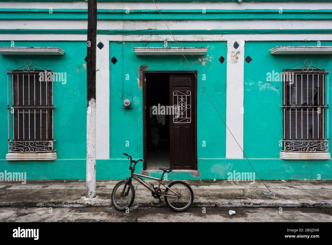 Calles en el tranquilo pueblo de Tlacotalpan, Veracruz Foto de stock