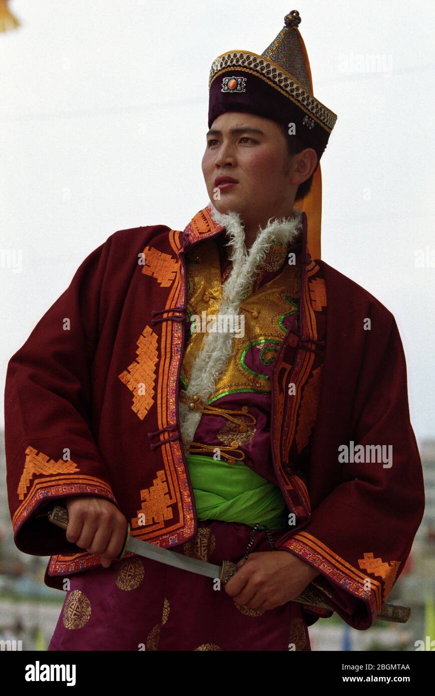 Juventud mongola 2003 China Qinghai Festival Nacional de Cultura y Turismo de trajes nacionales y exposición Nacional de Canto y Danza Foto de stock