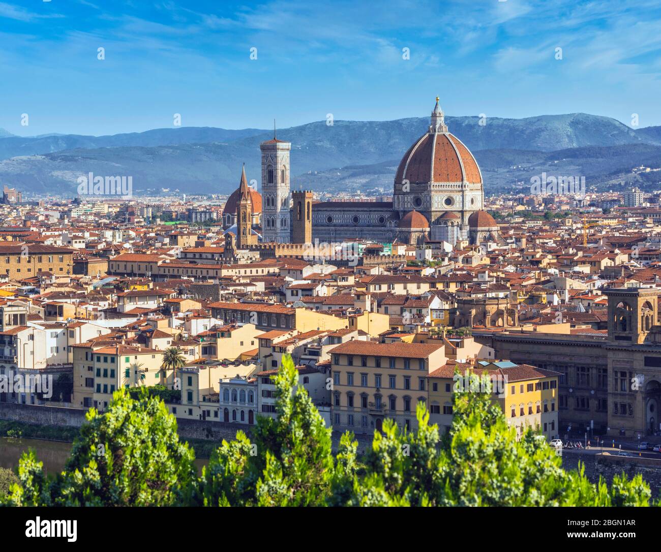 Vista general del Duomo o la catedral. Florencia, Toscana, Italia. El centro histórico de Florencia es un lugar declarado Patrimonio de la Humanidad por la UNESCO Foto de stock