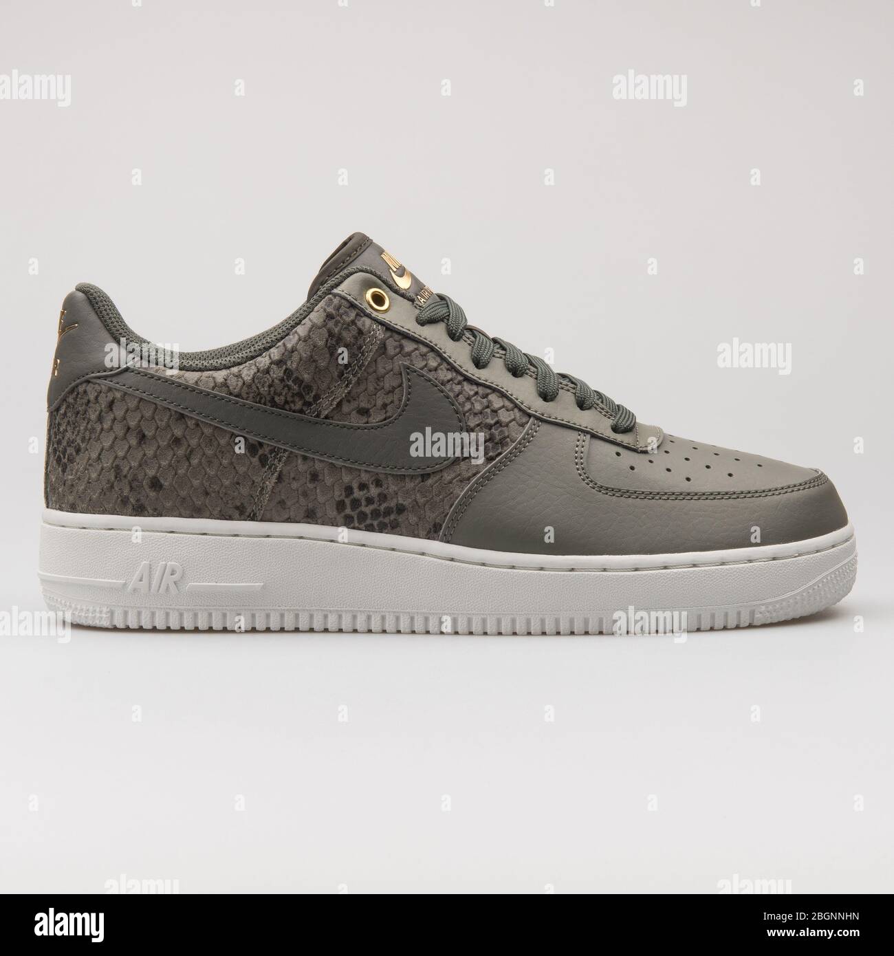 ZAPATILLAS NIKE AIR FORCE 1 07 LV8 VERDE - 41 - GLAMI.es