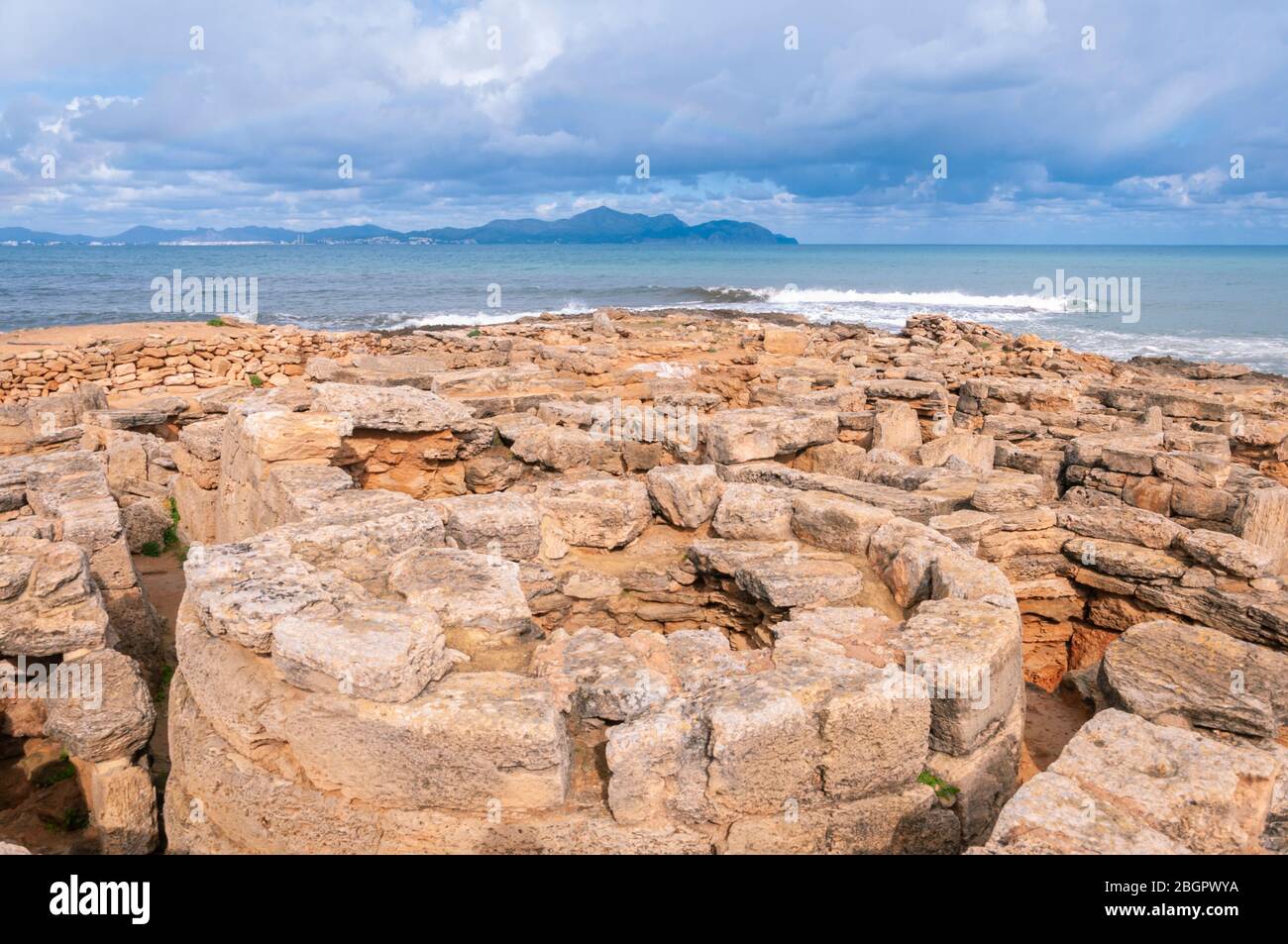 Necrópolis arqueológica de son Real. Isla de Mallorca, España Foto de stock