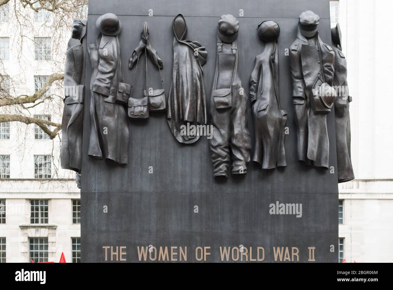 Monumento Conmemorativo de la Guerra de Bronce a las mujeres de la Segunda Guerra Mundial, Whitehall, Westminster, Londres SW1A por John W. Mills Foto de stock