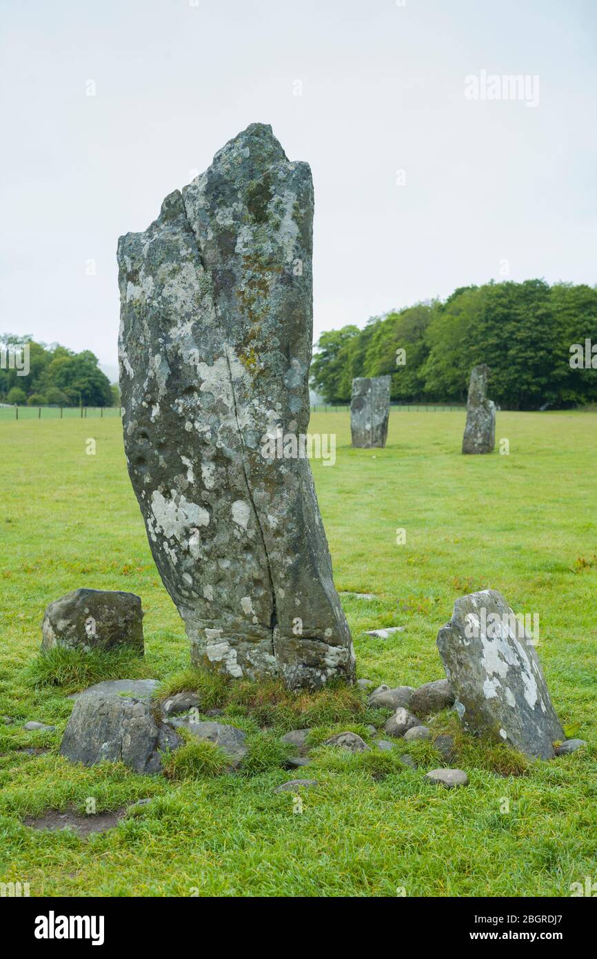 Monumento funerario de piedras de pie de la Edad de Bronce en Kilmartin Glen, Argyll, Escocia Foto de stock