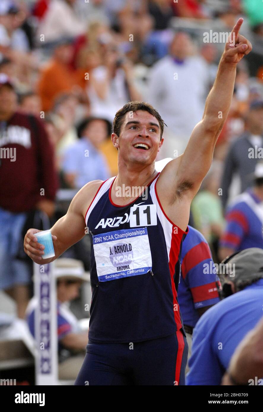 Sacramento, Estados 07 de junio de 2007. Jake Arnold de Arizona celebra después de ganar el decathlon por segundo año consecutivo con 8,215 puntos 20.91 en el Campeonato de