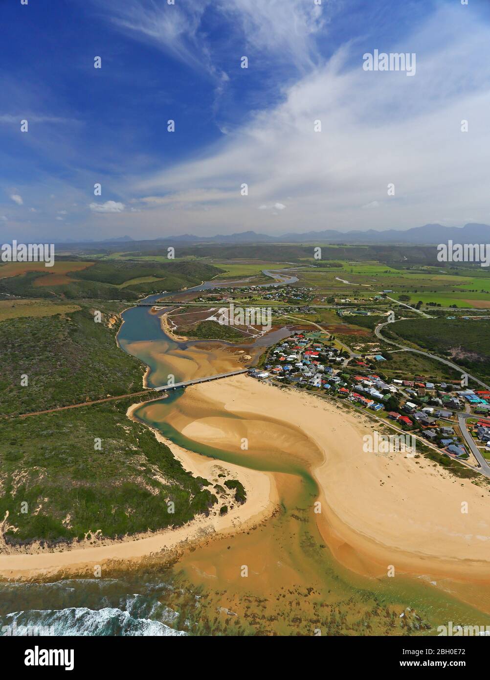Foto aérea de la boca del río Klein Brak Foto de stock