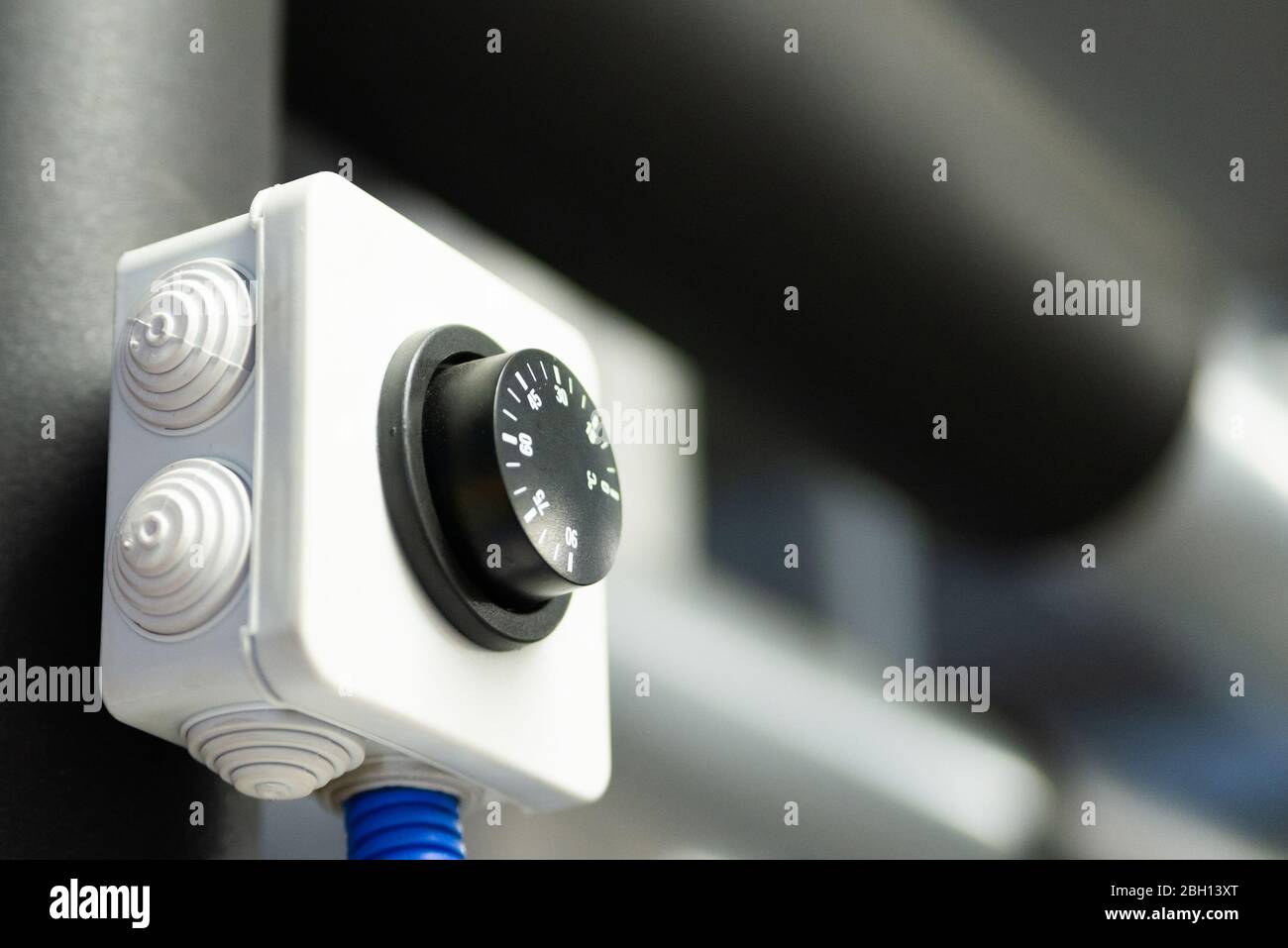 Regulador de temperatura o regulador de temperatura del calentador de agua  o caldera Fotografía de stock - Alamy