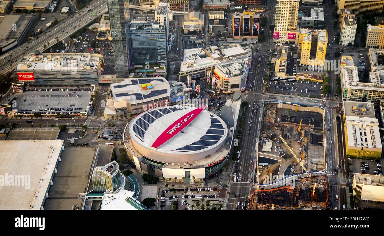 Estadio deportivo Staples Center, hogar de los Angeles Lakers y los los Angeles Clippers, los Angeles Kings y los los Angeles Sparks, 20.03.2016, vista aérea, EE.UU., California, los Angeles Foto de stock