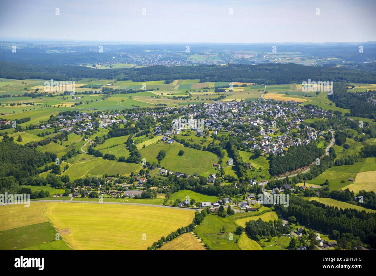 , distrito Hirschberg, 07.06.2016, vista aérea, Alemania, Renania del Norte-Westfalia, Sauerland, Warstein Foto de stock
