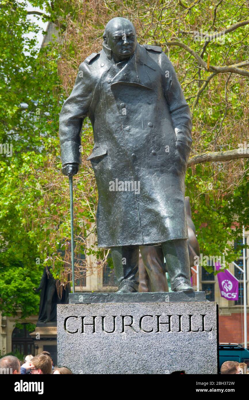 Estatua de Winston Churchill Londres Inglaterra Reino Unido Capital River Thames Reino Unido Europa UE Foto de stock