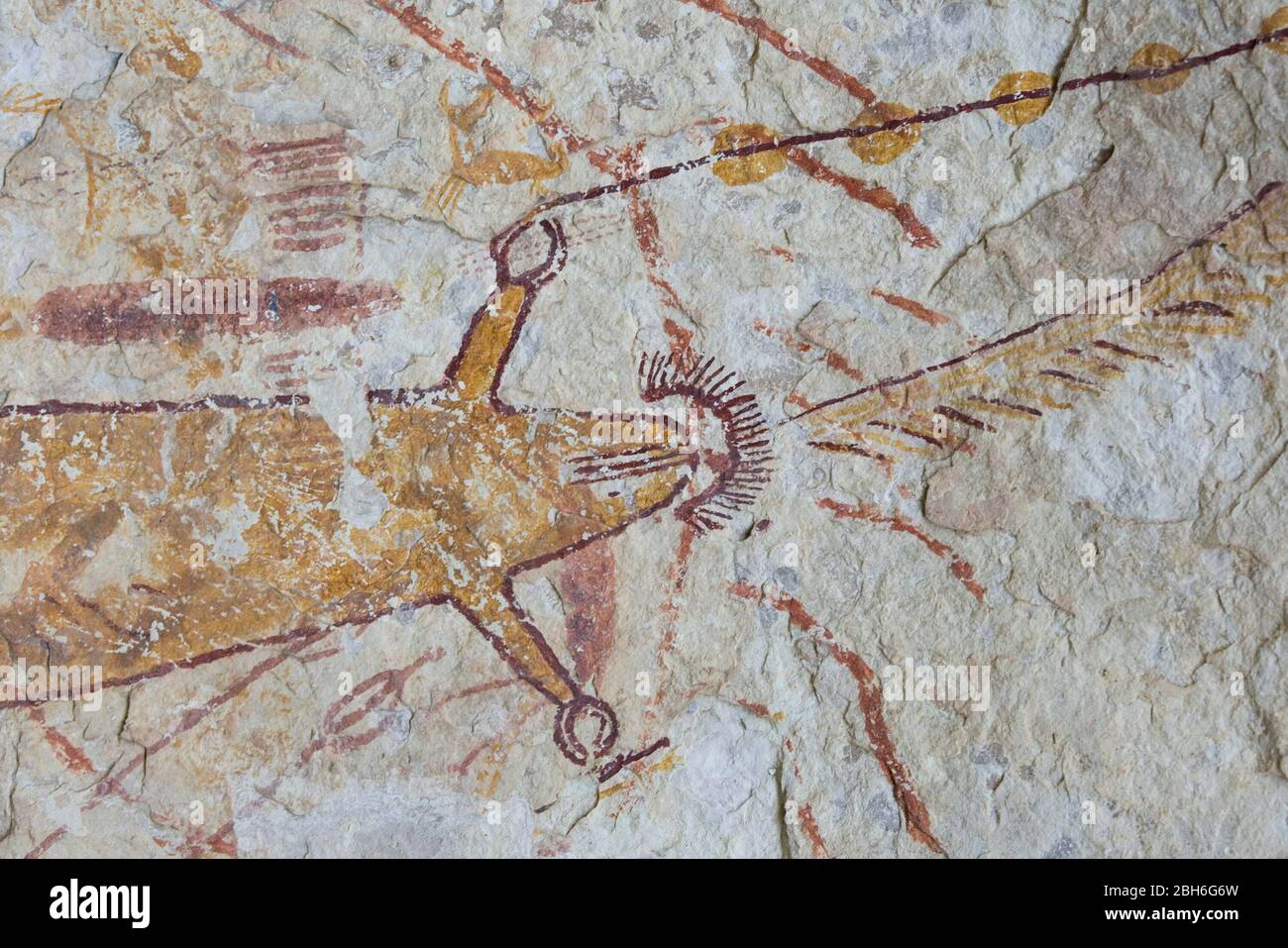 Comstock, Texas USA: Pinturas antiguas hechas por indios nativos entre  4.000 y 6.000 años atrás en la región Trans-Pecos del oeste de Texas,  bordean las paredes de una cueva de propiedad privada