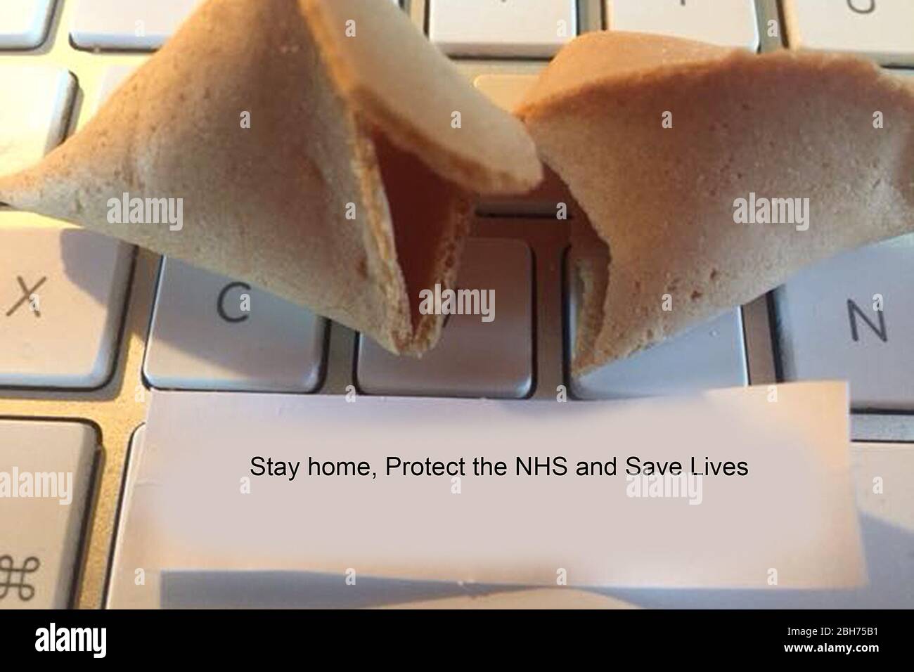 Covid19, quedarse en casa, proteger el NHS y salvar vidas Foto de stock