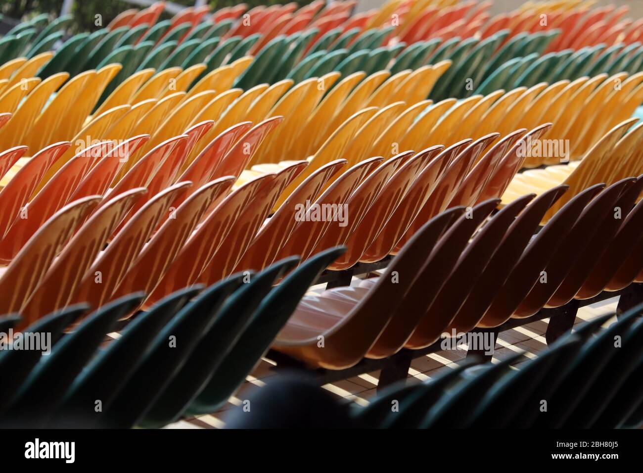 07.12.2019, Macao, , China - filas vacías de asientos en un estadio deportivo. 00S191207D225CAROEX.JPG [VERSIÓN DEL MODELO: NO APLICABLE, VERSIÓN DE LA PROPIEDAD: NO (C) Foto de stock