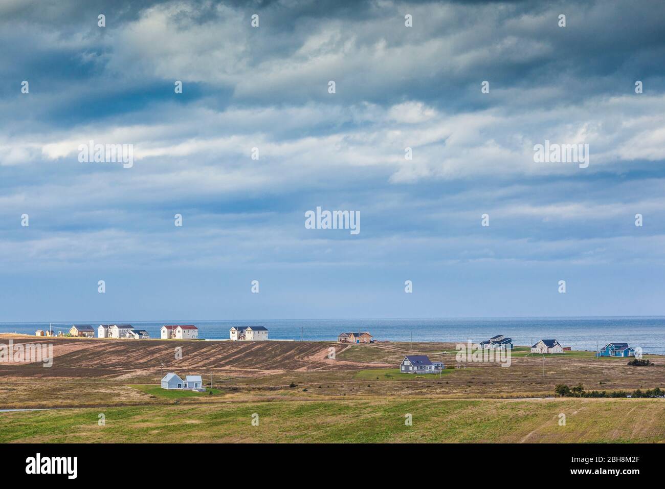 Canadá, la Isla del Príncipe Eduardo, vista al mar, casas en el golfo del San Lorenzo. Foto de stock