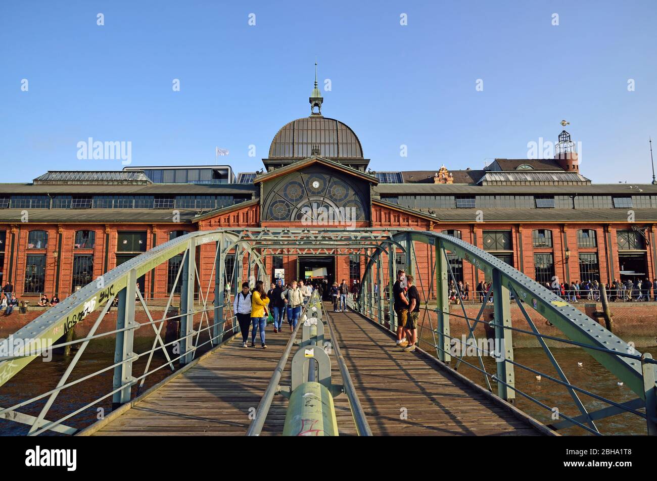 Europa, Alemania, Hamburgo, St. Pauli, sala de subastas de pescado, centro de eventos, puente del muelle, Foto de stock