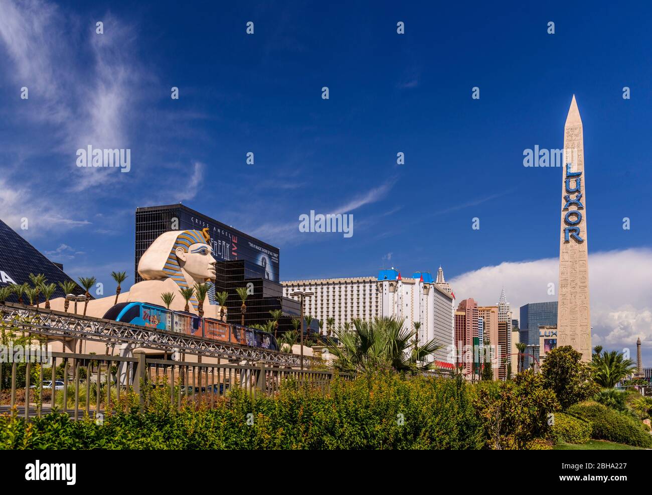 Estados Unidos, Nevada, Condado de Clark, las Vegas, las Vegas Boulevard, The Strip, Luxor Hotel and Casino, Sphinx und Obelisk Foto de stock