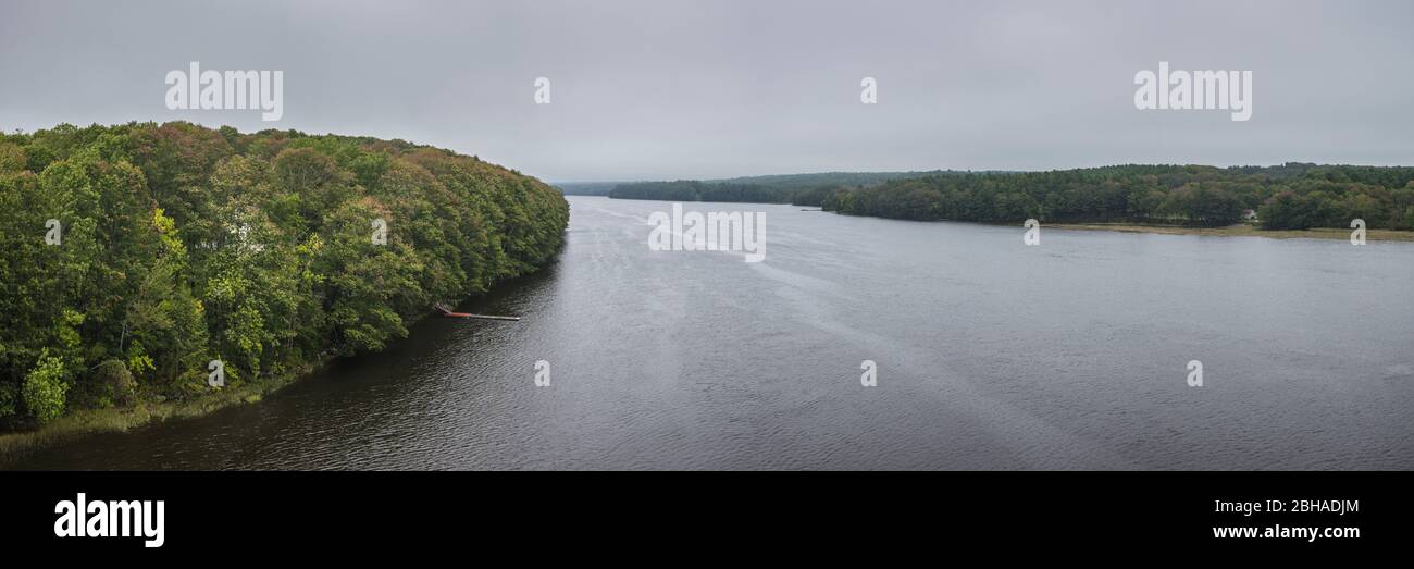 Estados Unidos, Maine, Richmond, niveles elevados de vista del río Kennebec Foto de stock