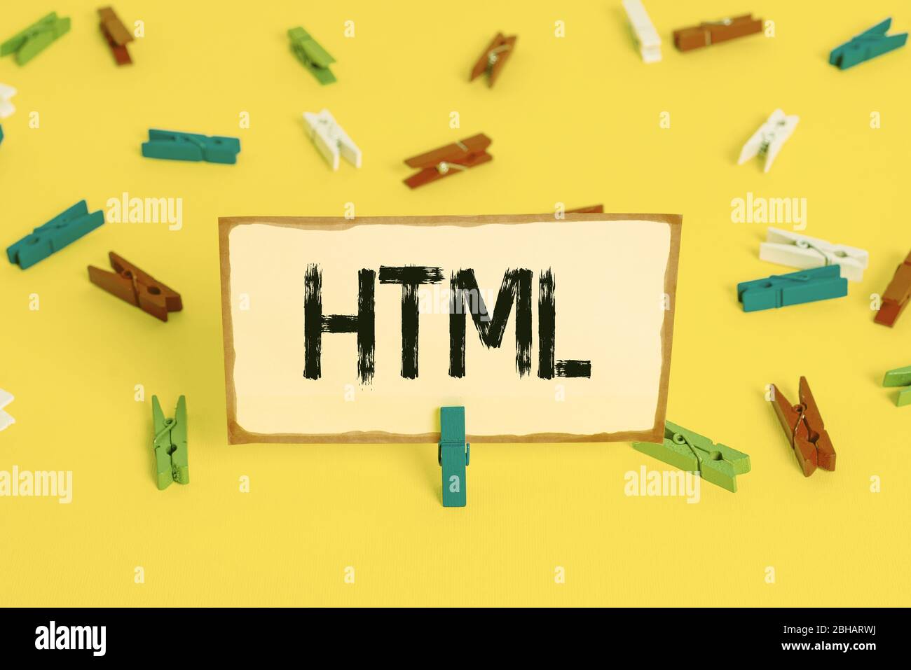 Escritura manual conceptual que muestra Html. Concepto que significa la