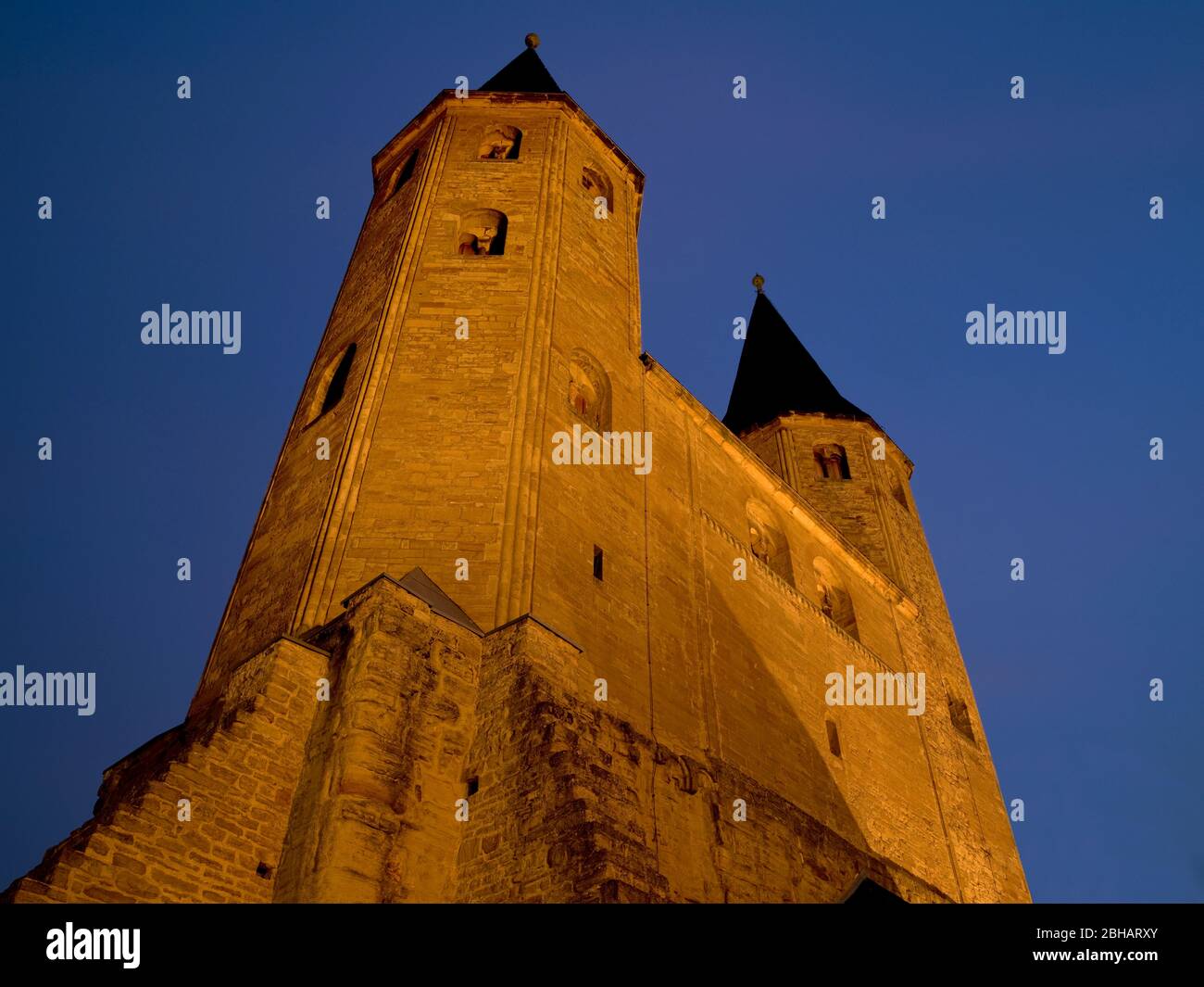 Europa, Alemania, Sajonia-Anhalt, Ilsenburg, Abadía de Drübeck, Convento benedictino de San Vito, siglo 10, humor de la noche Foto de stock