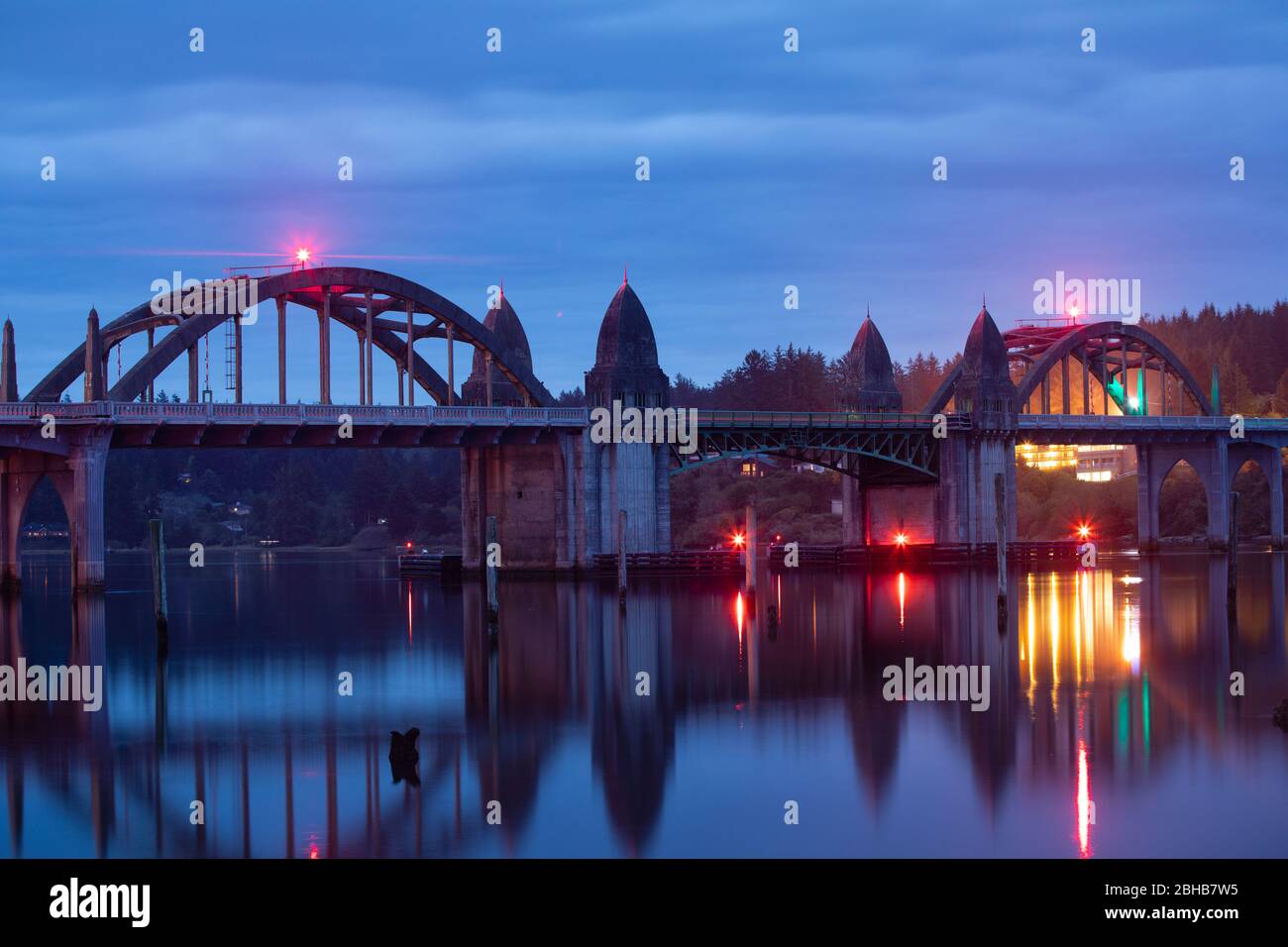 Puente del Río Siuslaw, Florencia, Oregon, Estados Unidos Foto de stock