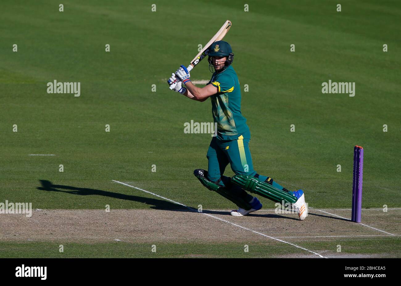 Wayne Parnell de Sudáfrica bateando durante el Tour Match entre Sussex y Sudáfrica en el 1er Central County Ground en Hove. 19 de mayo de 2017 Foto de stock