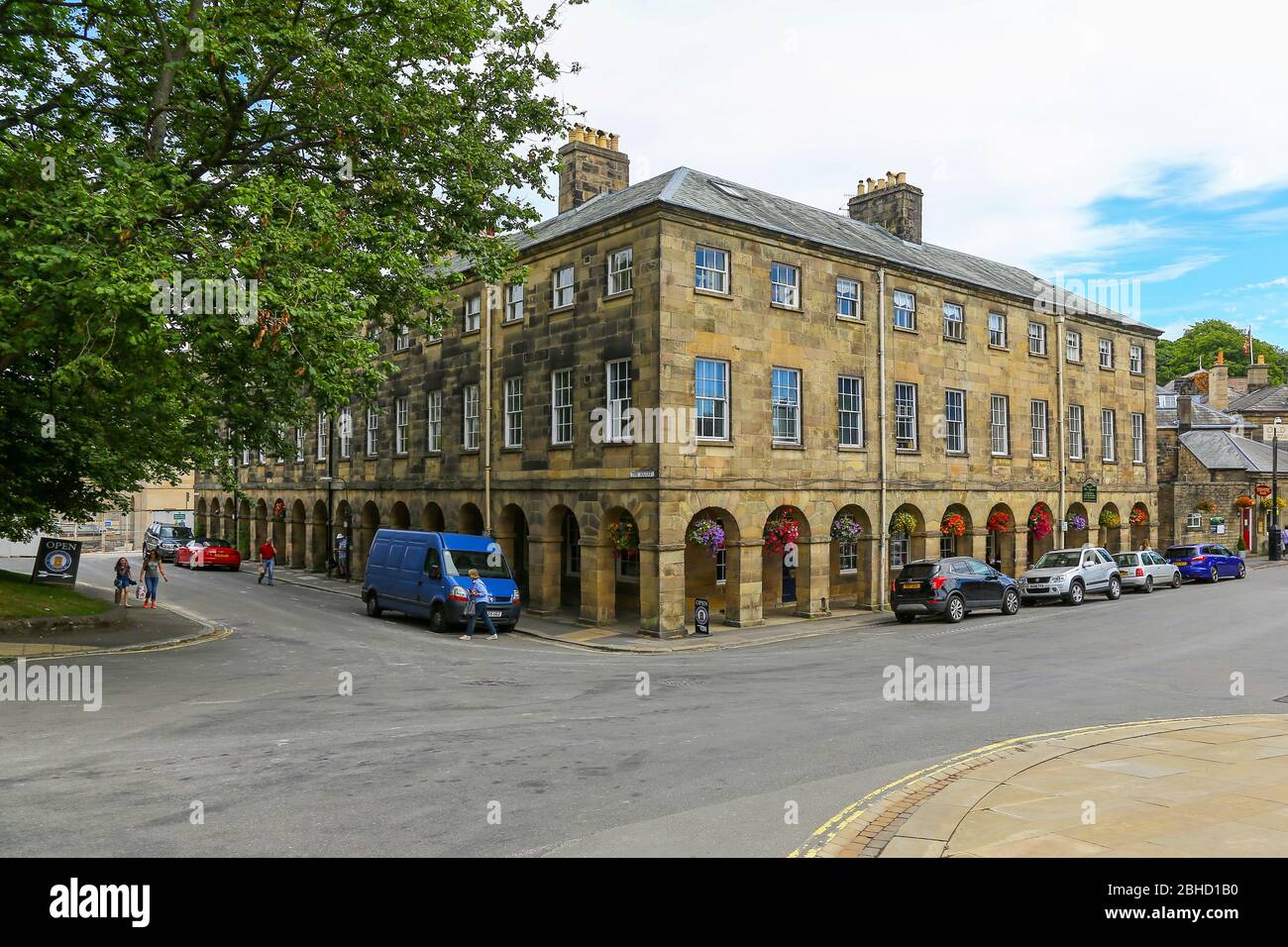 Un impresionante edificio victoriano en The Square, Buxton, Derbyshire, Inglaterra, Reino Unido Foto de stock