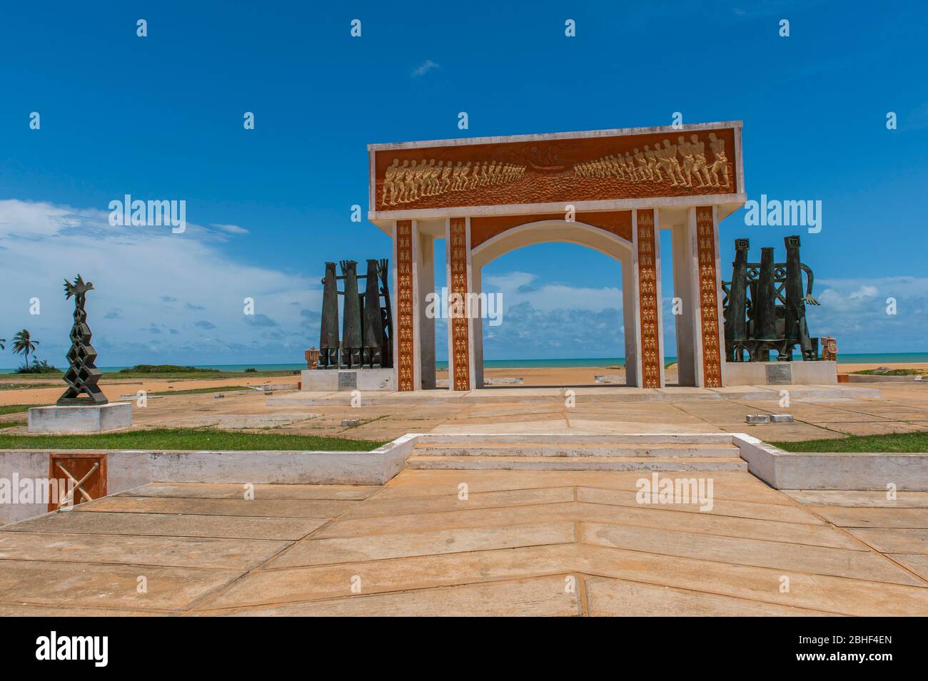 La Puerta de no retorno monumento en Ouidah, Benin Fotografía de stock -  Alamy