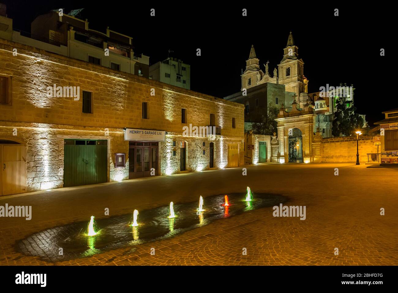 Fuentes fuera del Santuario de nuestra Señora de Mellieha, Mellieha, Malta Foto de stock