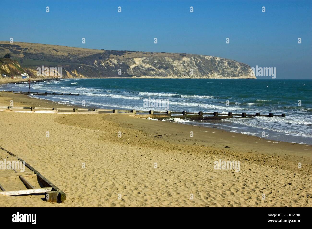 La playa de arena en el complejo de Swanage, Dorset. Foto de stock