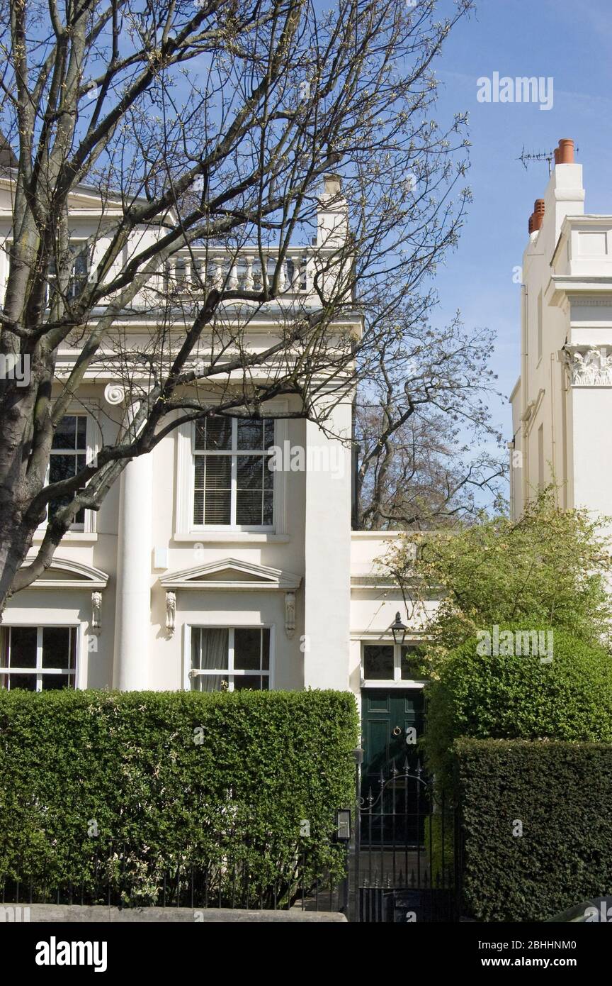Casa adosada Regency que fue la casa del famoso compositor británico Sir Lennox Berkeley (1903 - 1989). Little Venice, Paddington, West London. Foto de stock