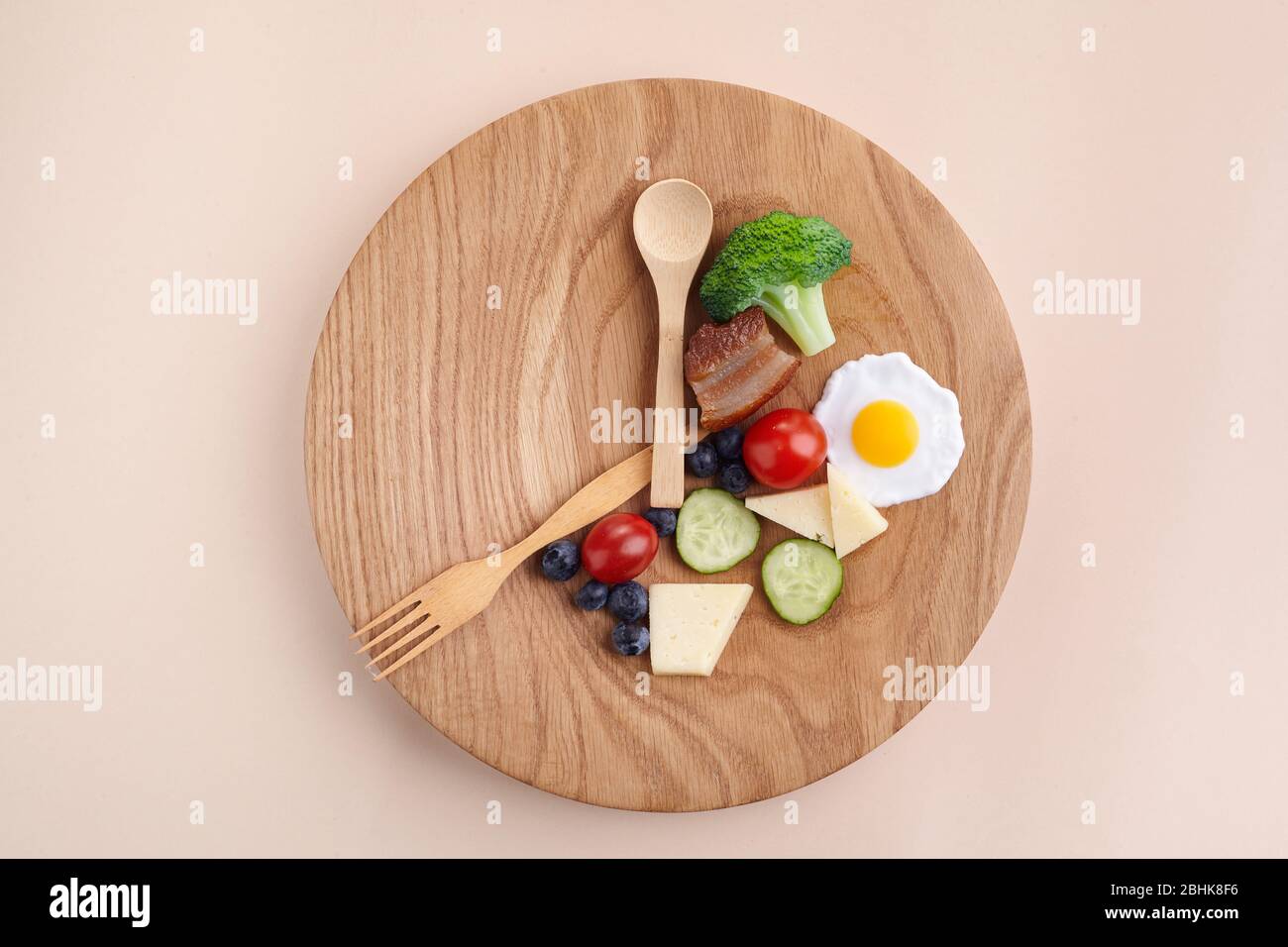 Ayuno intermitente. Desayuno saludable, concepto de alimentación. Comida orgánica. Concepto de pérdida de grasa. Pérdida de peso. Foto de stock