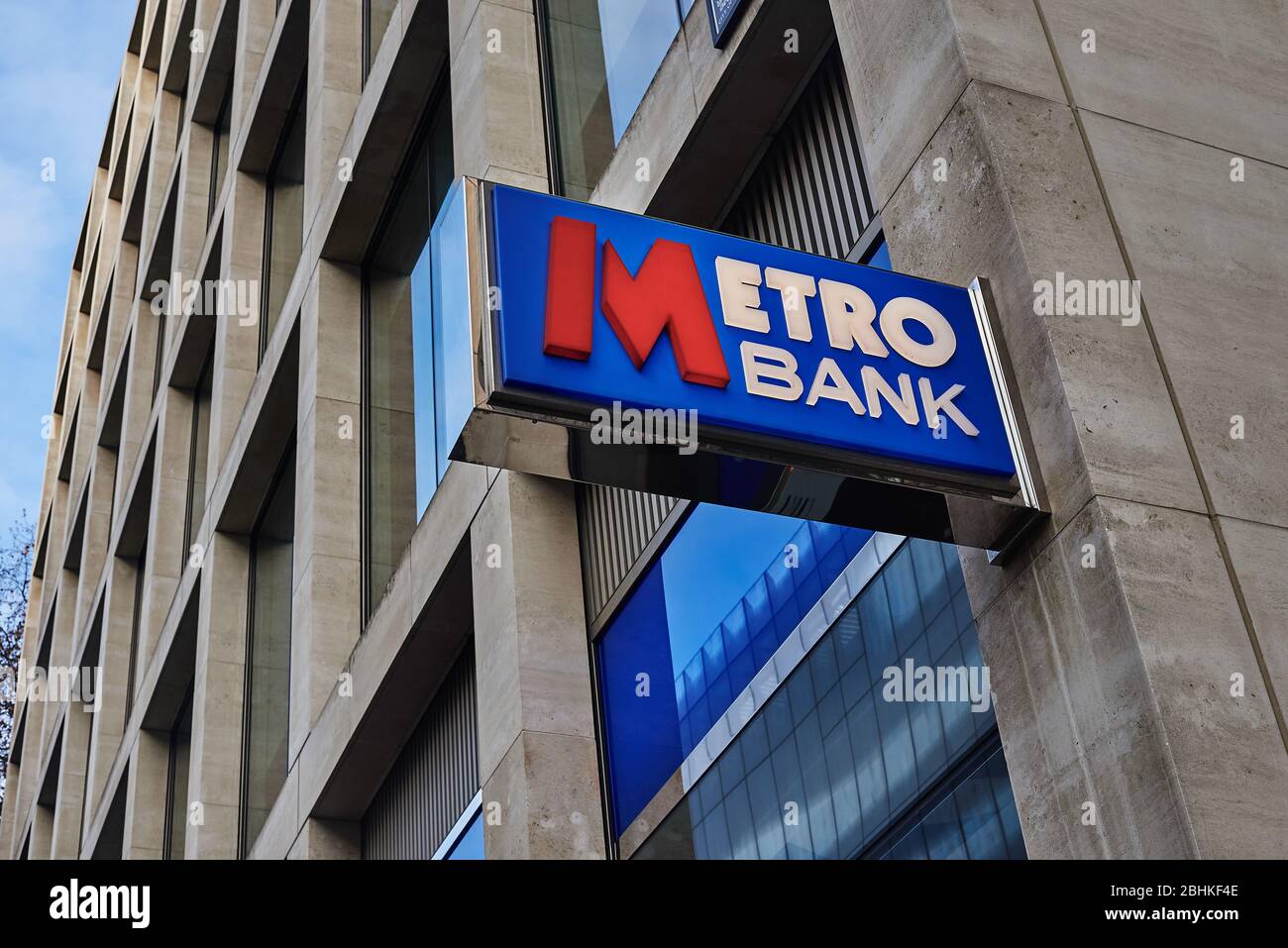Exterior del Metro Bank en Londres Foto de stock