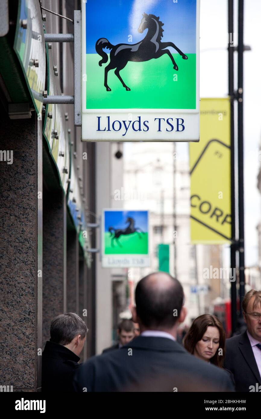 Exterior de una sucursal de Lloyds TSB. Foto de stock