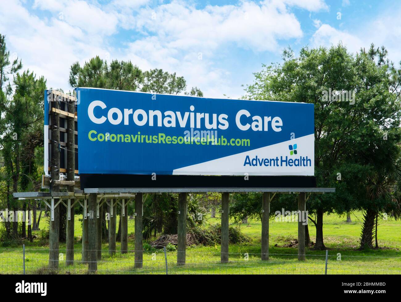 Anuncio de la cartelera de coronavirus Care en la I-95, carretera principal en Florida, EE.UU Foto de stock