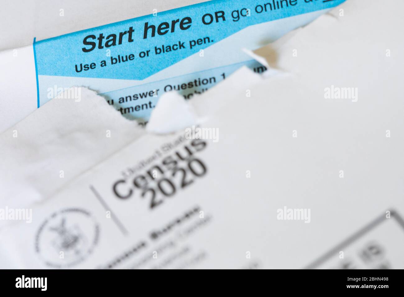 Una fotografía del cuestionario del Censo de 2020 de Estados Unidos y otros documentos del Censo. Foto de stock