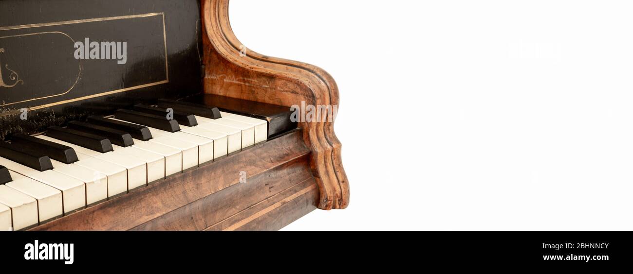 Teclado de piano clásico aislado sobre fondo blanco Fotografía de stock -  Alamy