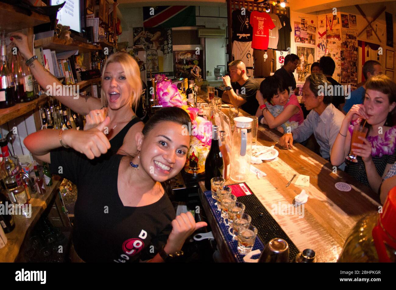 El Dojo Bar, un bar / cafetería con temática de karate en la ciudad de