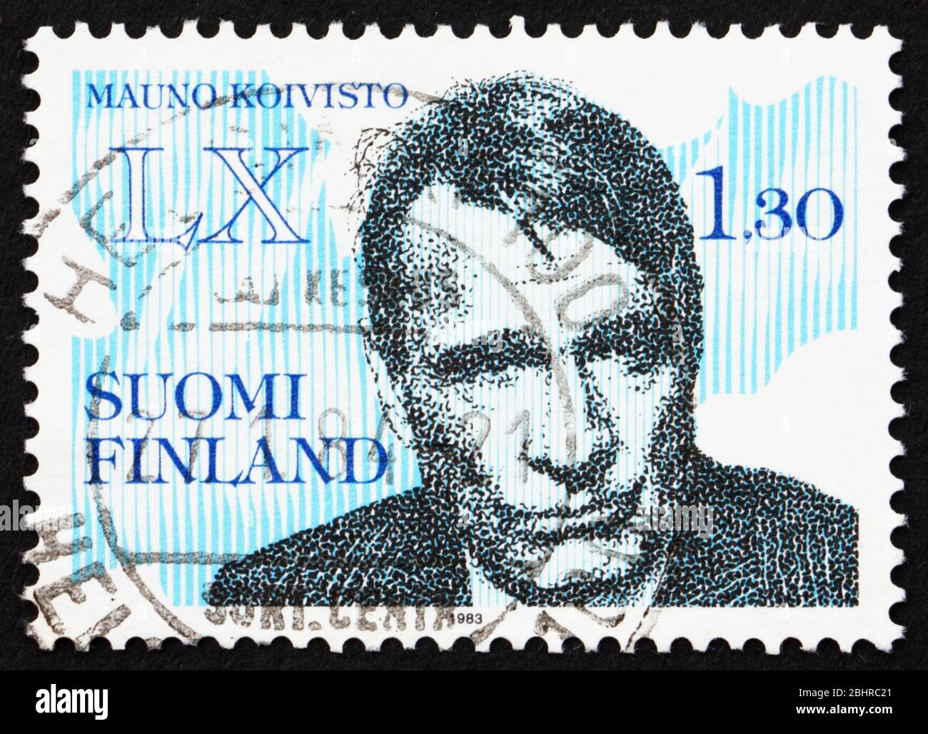 FINLANDIA - ALREDEDOR de 1983: Un sello impreso en Finlandia muestra Mauno Henrik Koivisto, 9º Presidente de la República de Finlandia, 60º cumpleaños, alrededor de 1983 Foto de stock