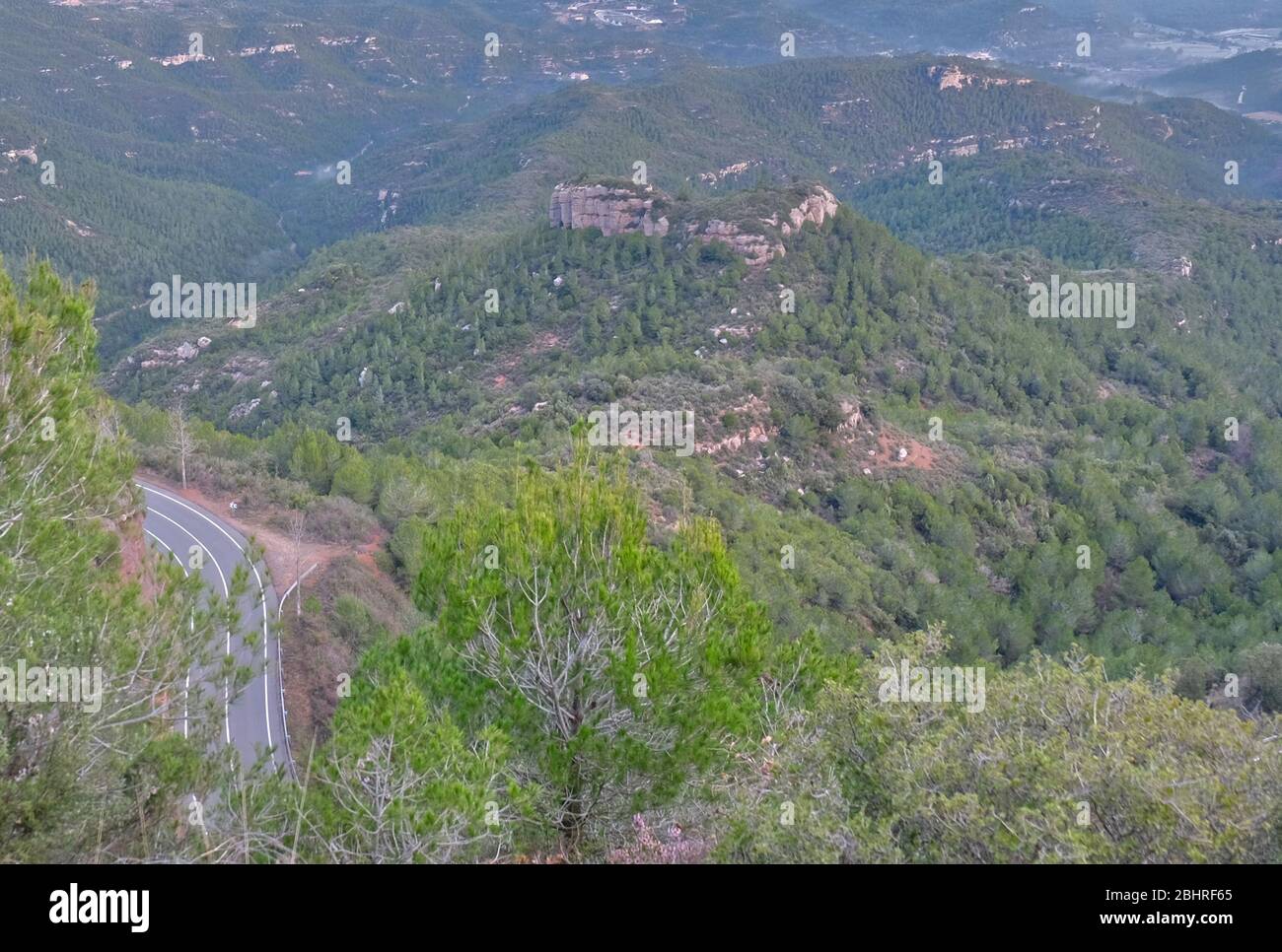 Spanische Berge en den Wolken Foto de stock