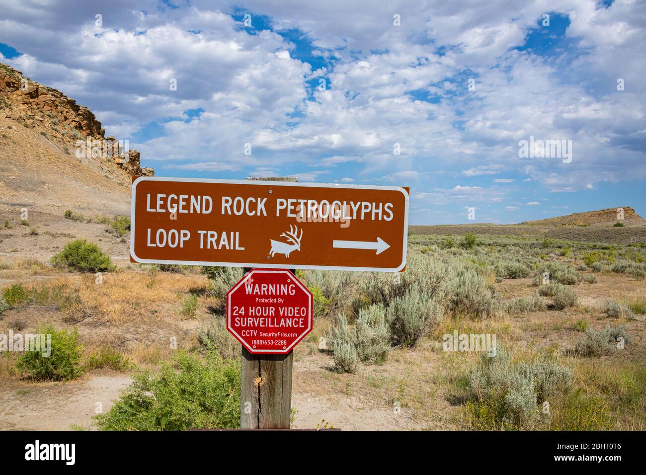 Legend Rock Petroglifo Loop Trail señal direccional, Wyoming Foto de stock