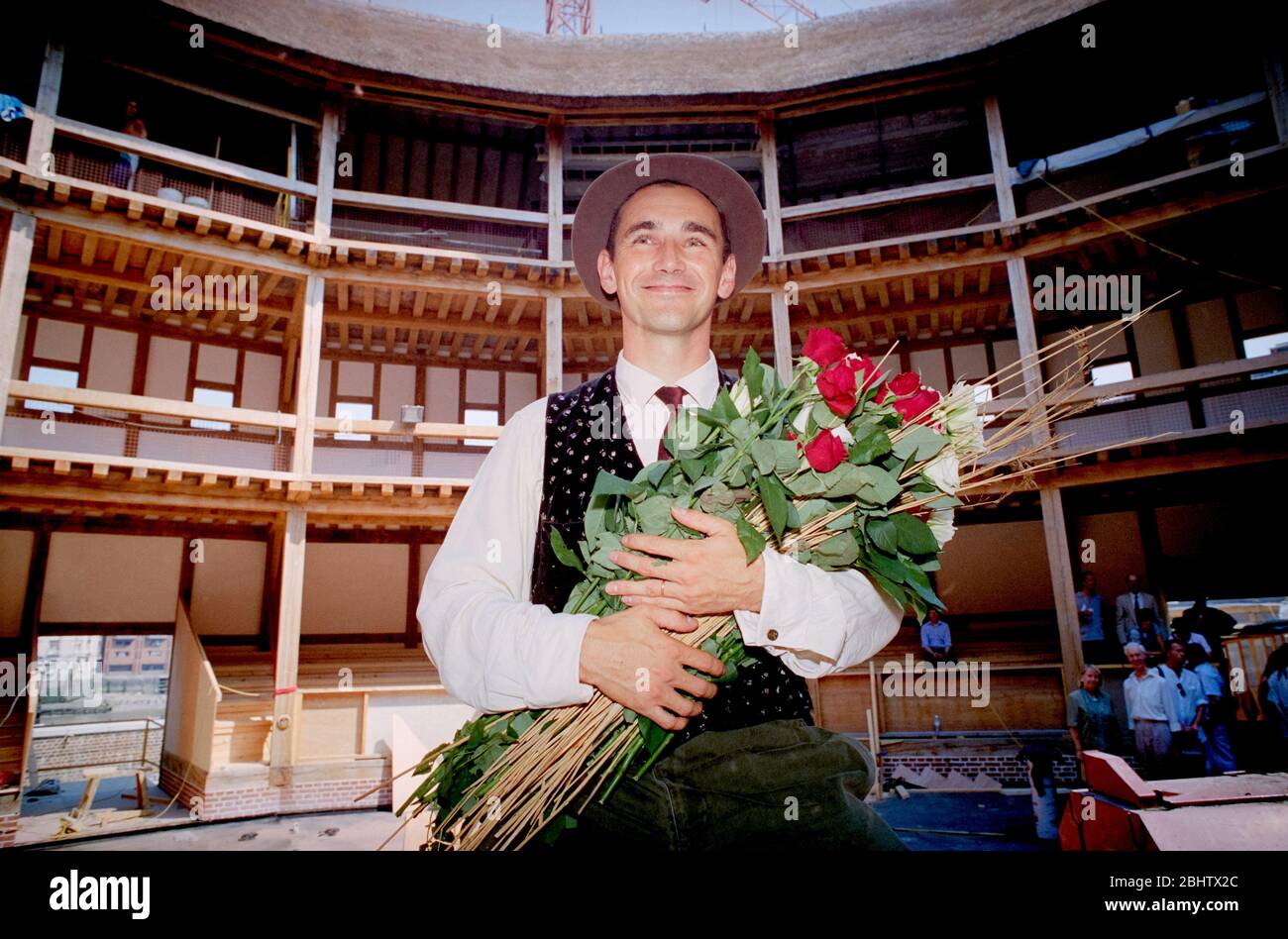 El actor Mark Rylance en el teatro Globe de Londres en los días de su construcción a mediados de los años 90. Mark Rylance se convirtió en el primer director artístico del teatro Shakespeare's Globe en 1995. Foto de stock