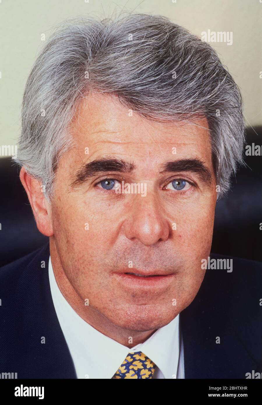 Max Clifford en su oficina en el centro de Londres a mediados de los años 90. Foto de stock