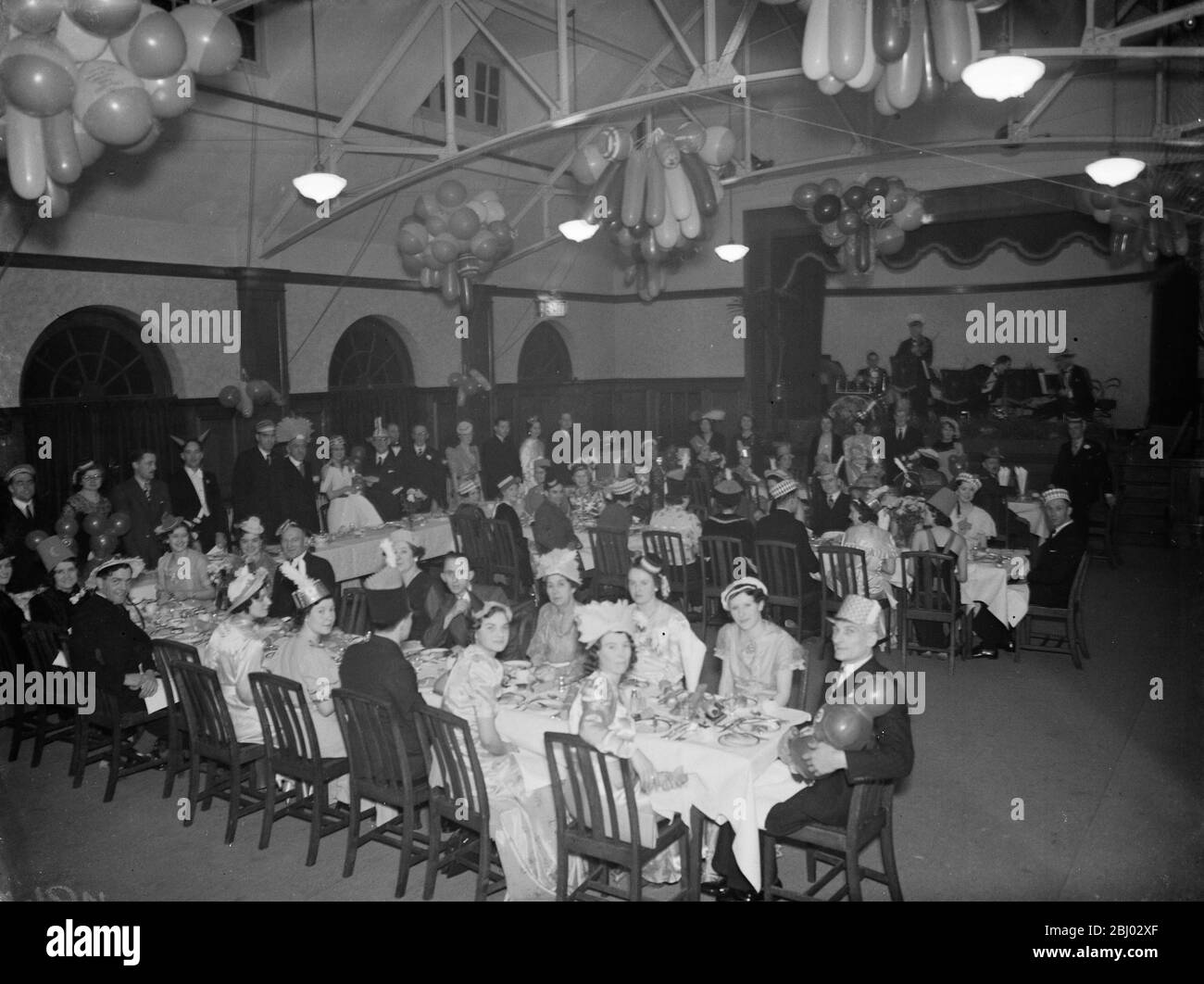 La cena anual en el Longlands Park Lavanderia , Sidcup . - 1937 Foto de stock