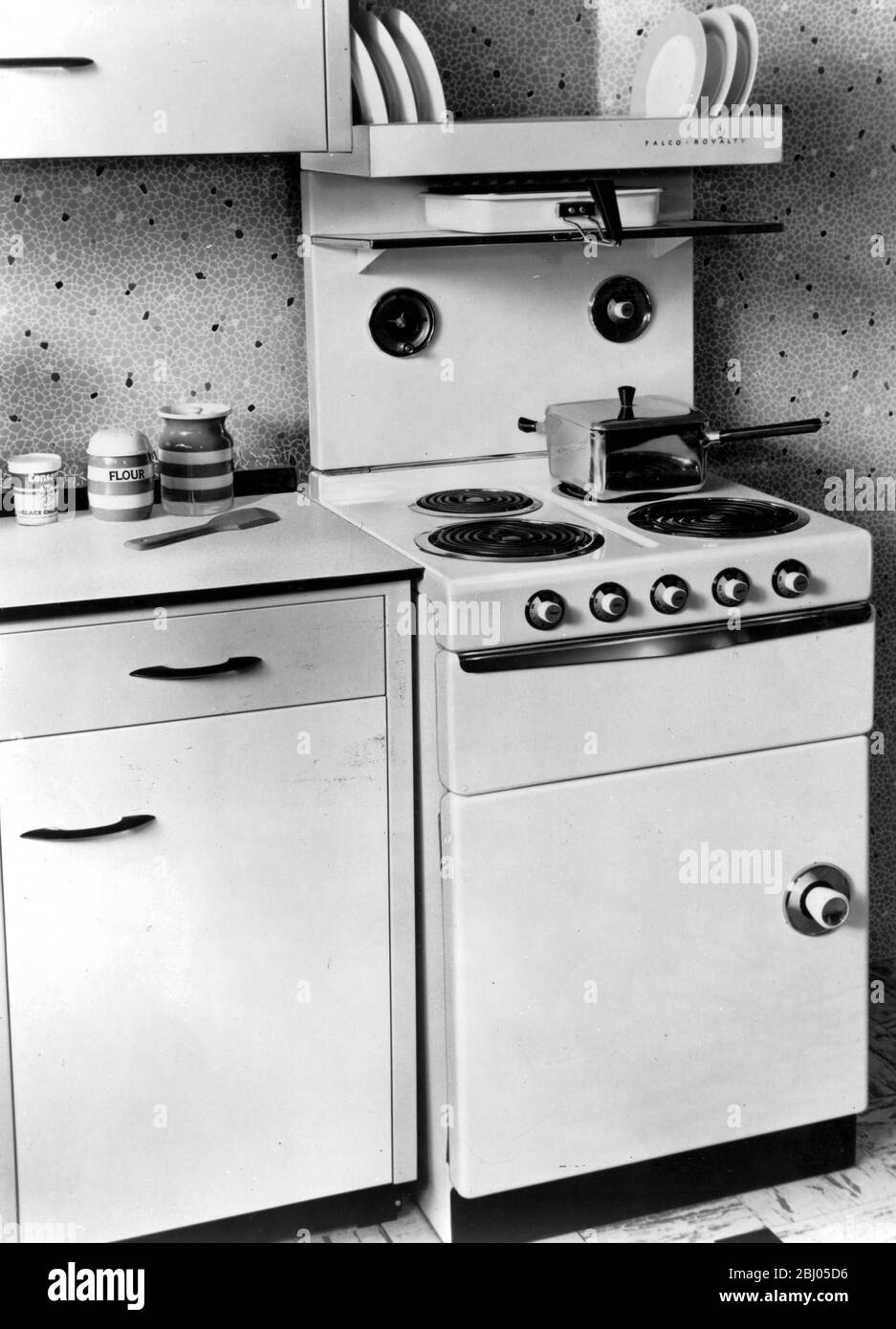 Blanco estufa de gas con horno eléctrico Fotografía de stock - Alamy