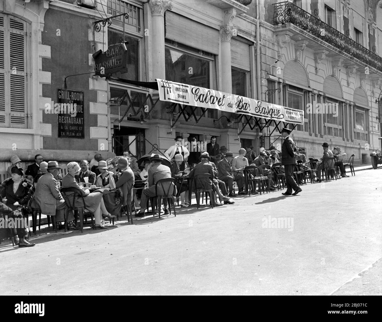 Cóctel en el Bar Vasco de Biarritz, Francia, el 23 de marzo de 1927 - - - - - - - - - - - - - - - - - - - - - - - - - - - - - - - - - - - - - - - - - - - - - - - - - - - - - - - - - - - Foto de stock