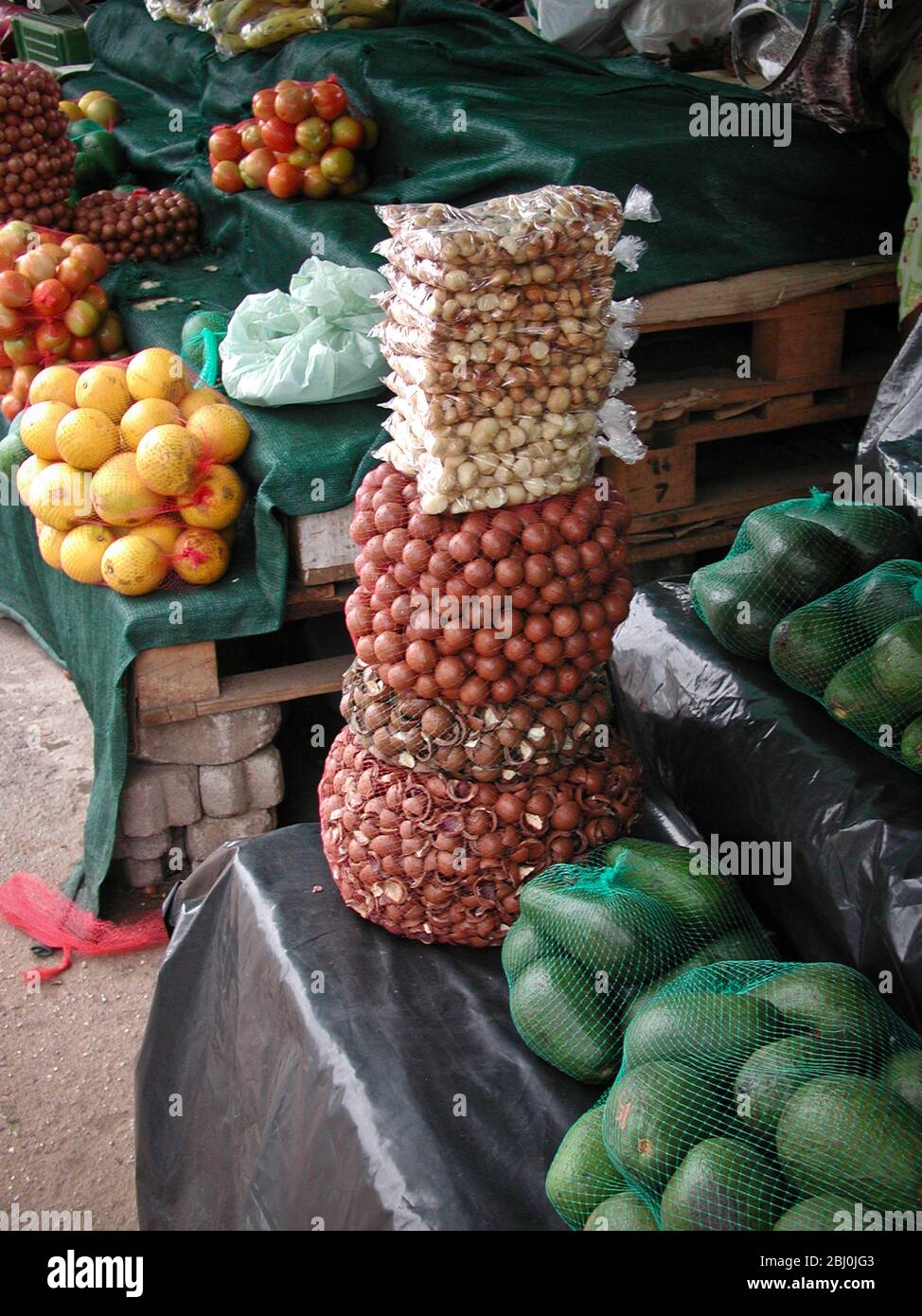 Mercado de frutas y verduras en Nelspruit - Mpumalanga, Sudáfrica - Foto de stock