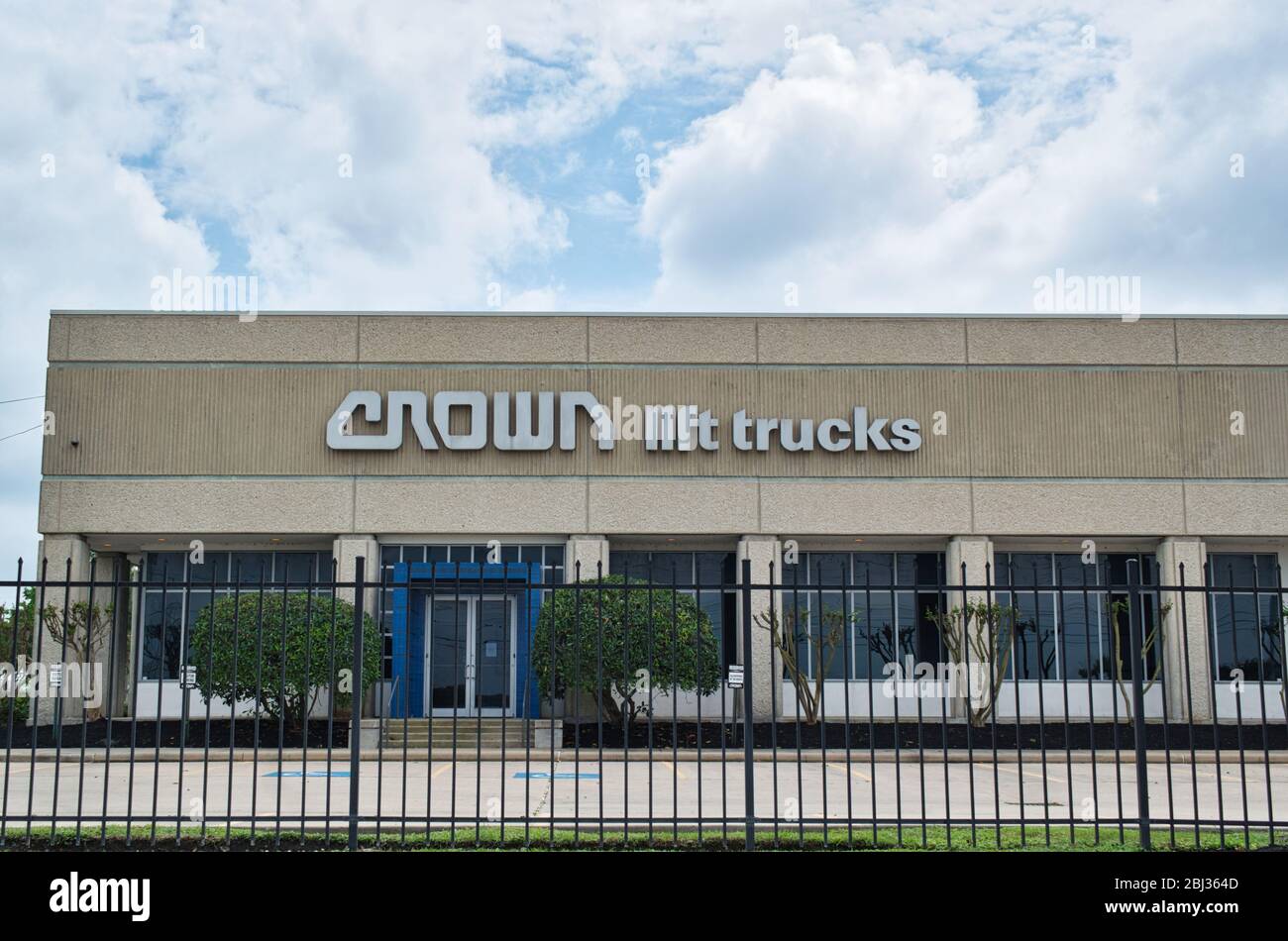 Pence morfina Guardia Edificio de oficinas Crown Lift Trucks en Houston, TX. Empresa global de  manipulación de materiales que diseña carretillas elevadoras y otros  equipos hidráulicos Fotografía de stock - Alamy