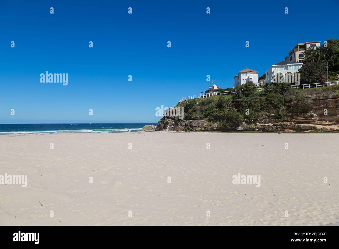 Sídney, Australia. Sábado 18 de abril de 2020.la playa de Tamarama en los suburbios del este de Sydney cerró debido a la pandemia del Coronavirus. Desde ayer Tamarama Foto de stock