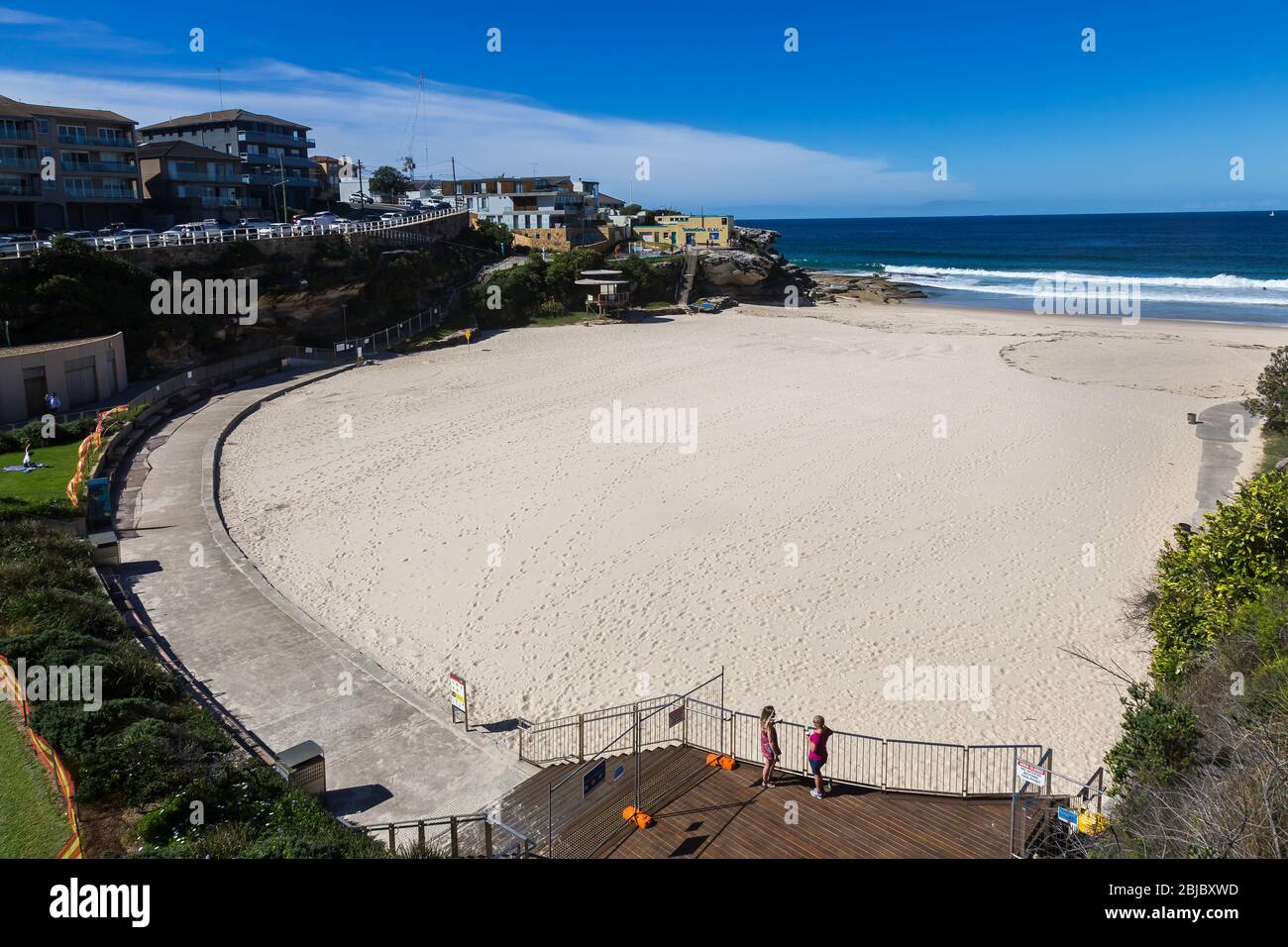 Sídney, Australia. Sábado 18 de abril de 2020.la playa de Tamarama en los suburbios del este de Sydney cerró debido a la pandemia del Coronavirus. Desde ayer Tamarama Foto de stock