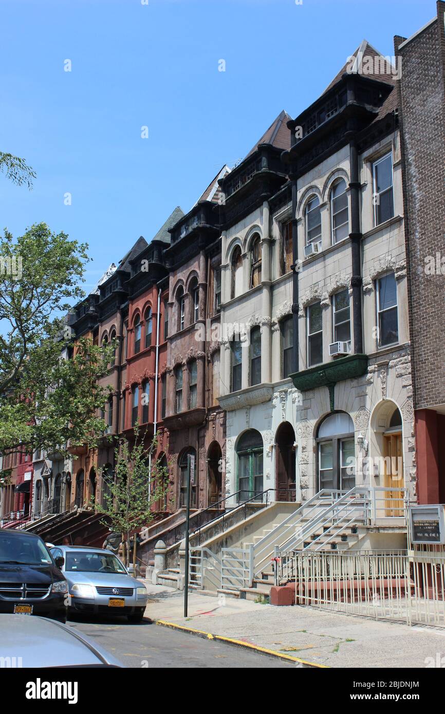 Casa Queen Anne Row, arquitecto Thomas Van Brunt, 1890, Harlem, Nueva York Foto de stock