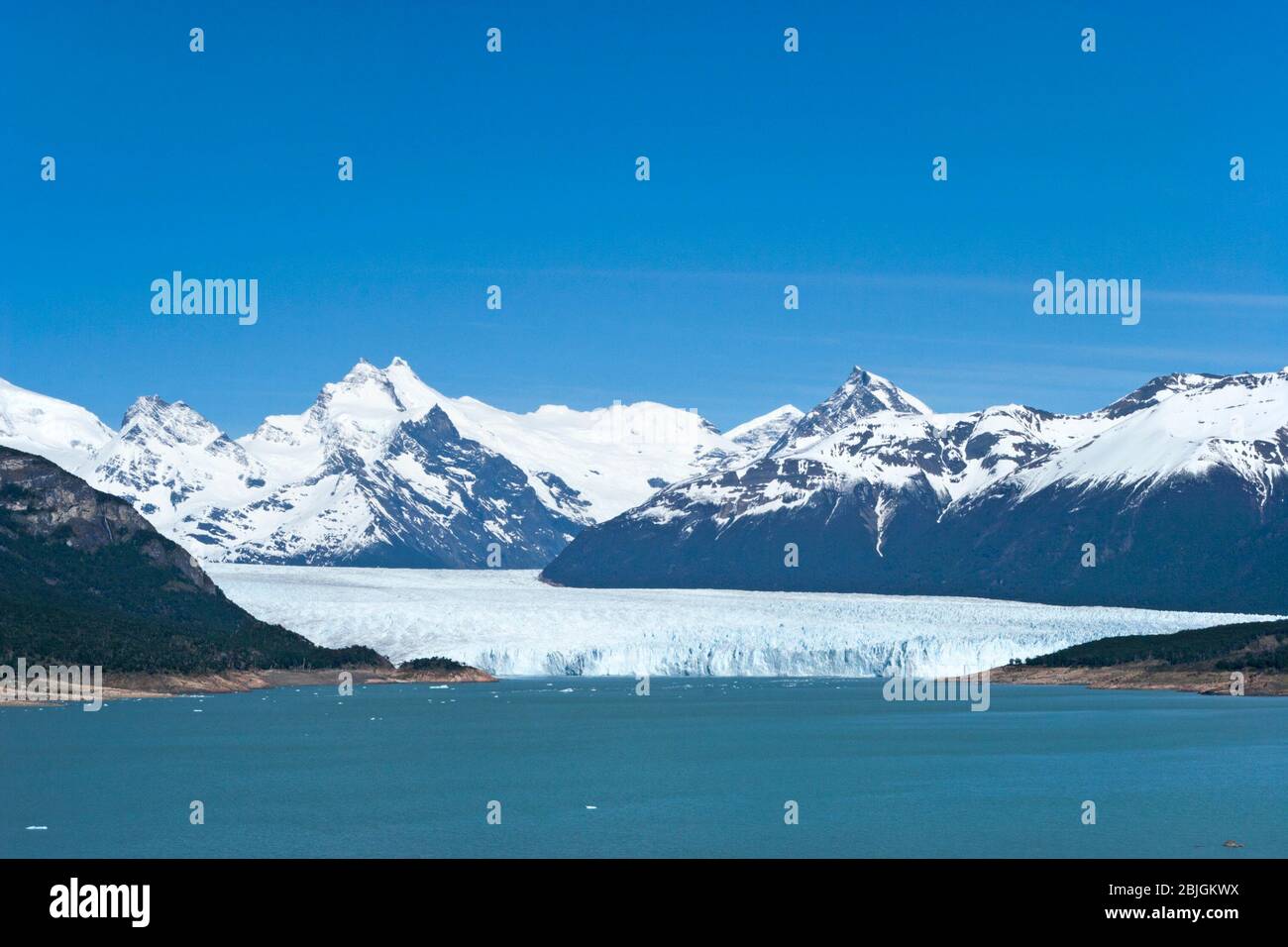 Perito Moreno Glacier terminal donde fluye hacia el Lago Argentino en el Parque Nacional los Glaciares, Argentina Foto de stock